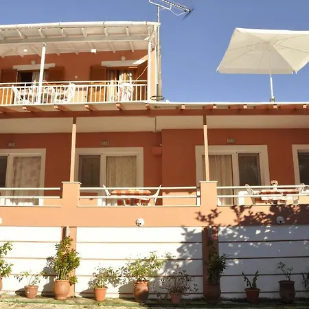 Paraskevi Apartament *